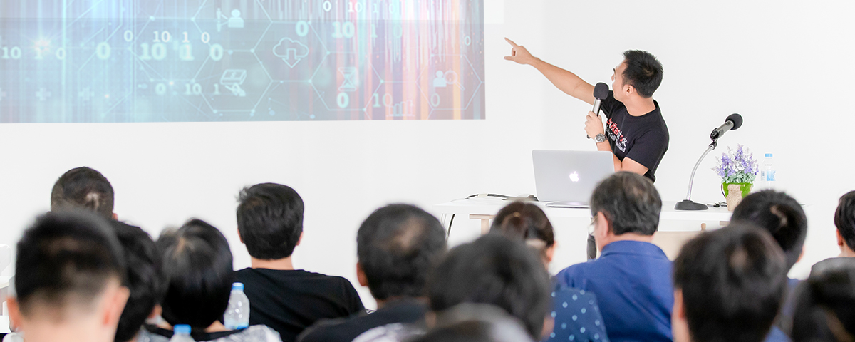 ר����ѵ������Ա������ҵ��ͬ��չ